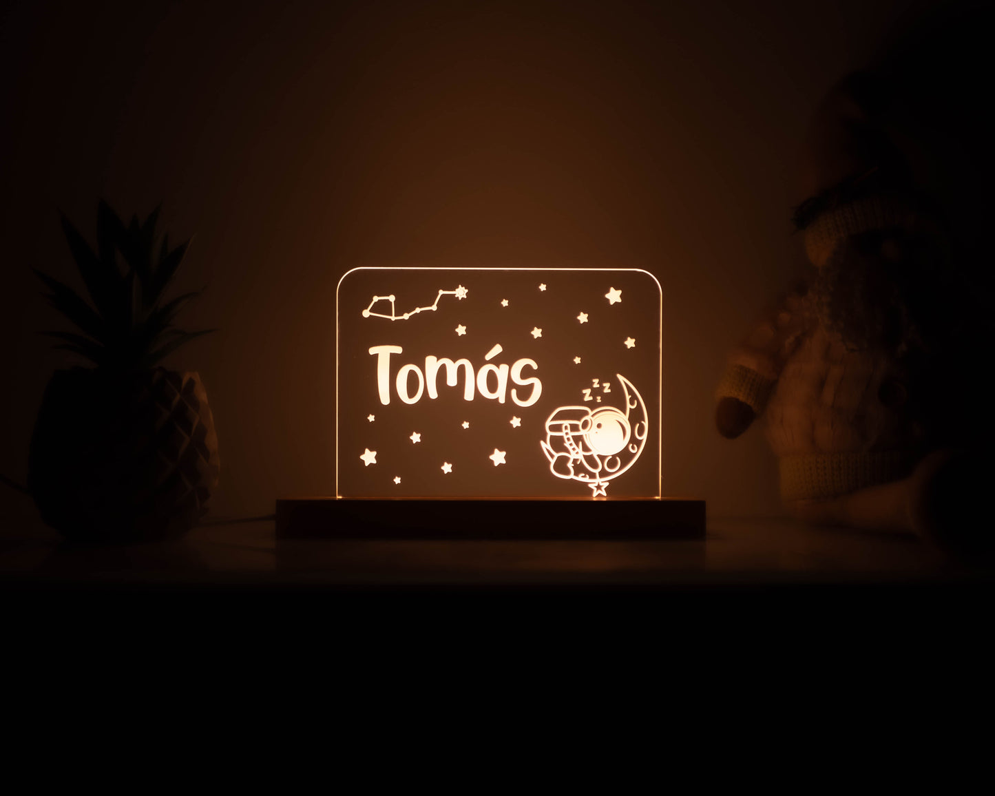 Candeeiro LED Boa noite, Astronauta personalizável com base em madeira e controlo de intensidade