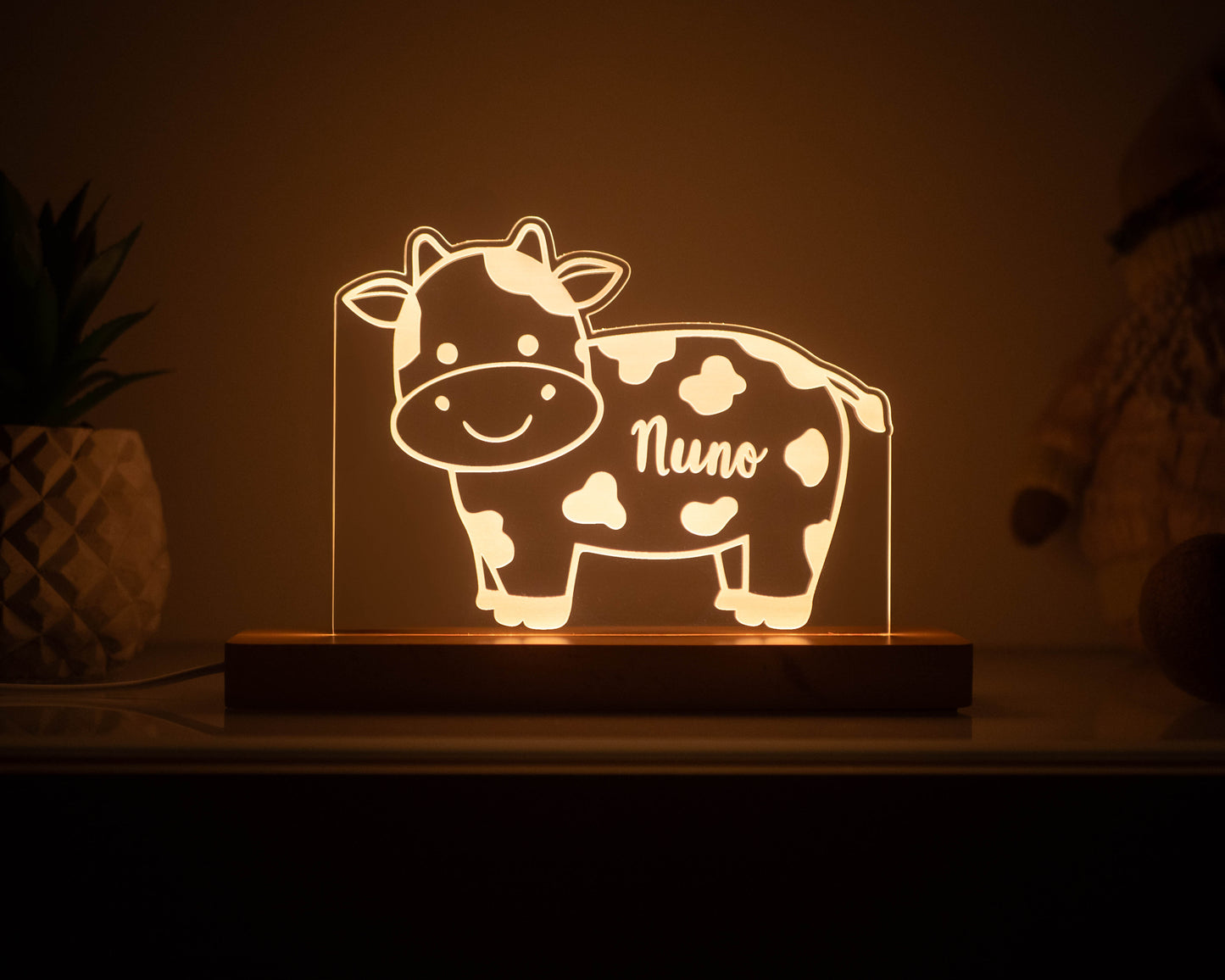 Candeeiro LED Vaca personalizável com base em madeira e controlo de intensidade
