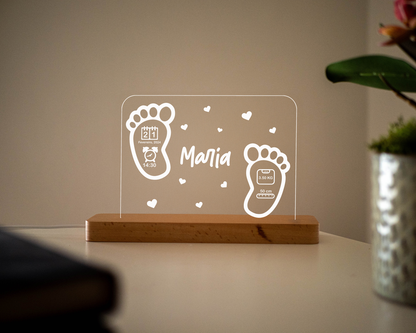 Candeeiro LED Pezinhos personalizável com base em madeira e controlo de intensidade