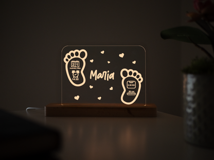 Candeeiro LED Pezinhos personalizável com base em madeira e controlo de intensidade