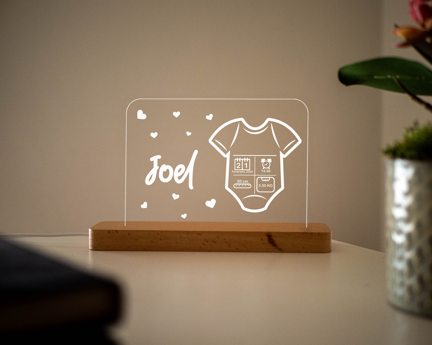 Candeeiro LED Body personalizável com base em madeira e controlo de intensidade