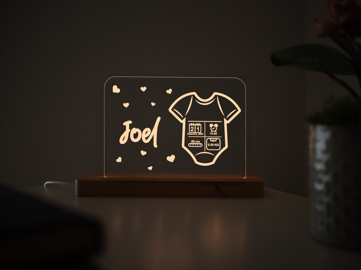Candeeiro LED Body personalizável com base em madeira e controlo de intensidade