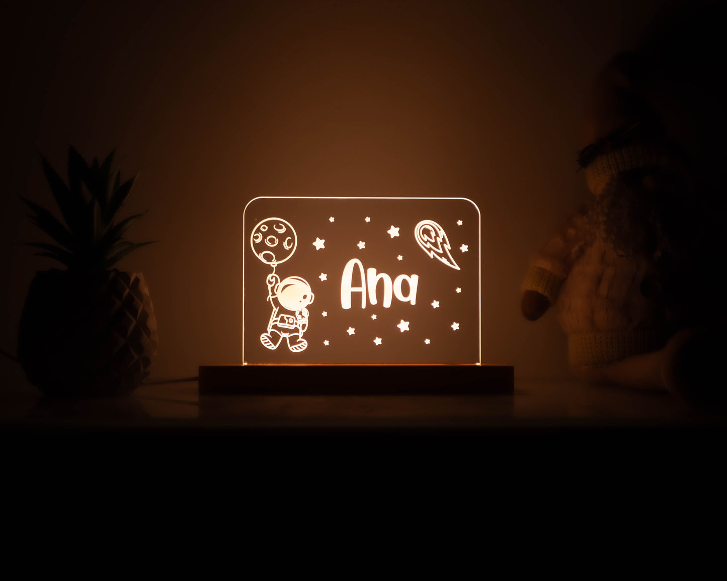 Candeeiro LED Astronauta com Balão personalizável com base em madeira e controlo de intensidade