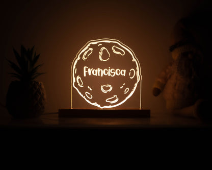 Candeeiro LED Lua com crateras personalizável com base em madeira e controlo de intensidade