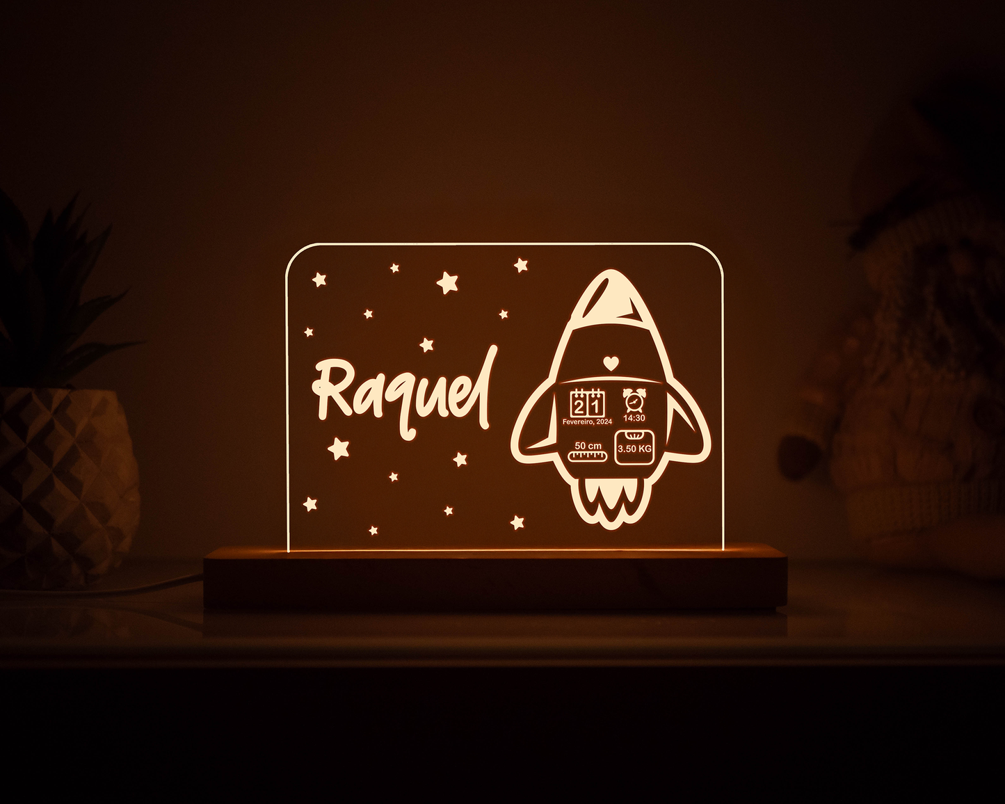 Candeeiro LED Foguetão personalizável com base em madeira e controlo de intensidade