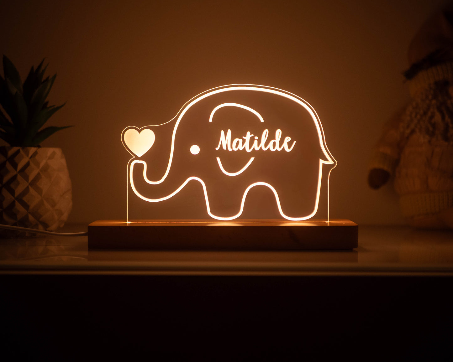 Candeeiro LED Elefante personalizável com base em madeira e controlo de intensidade