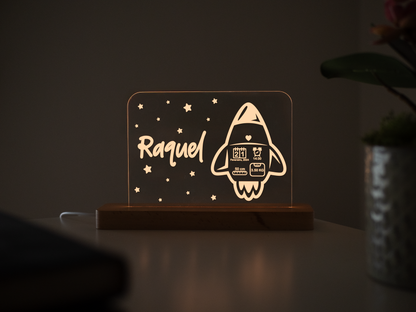 Candeeiro LED Foguetão personalizável com base em madeira e controlo de intensidade